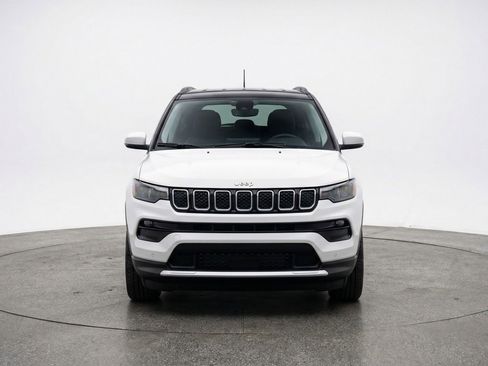 Used 2025 Jeep Compass Limited AWD/4WD image 2