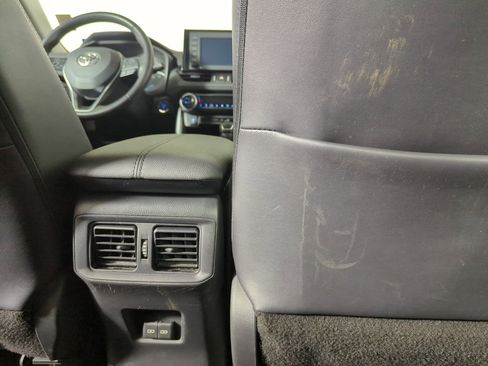 Used 2022 Toyota RAV4 XLE Premium image 30