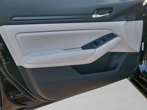 Certified 2025 Nissan Altima 2.5 SV image 18