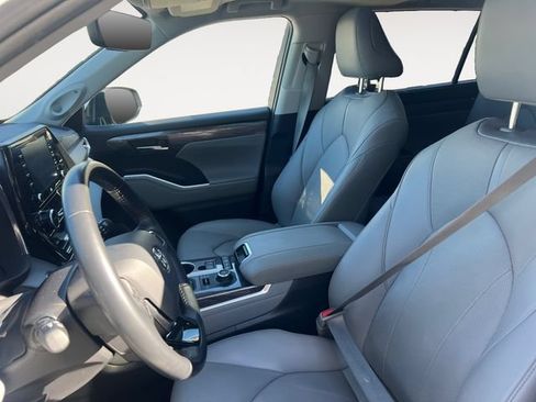 Used 2021 Toyota Highlander Limited AWD/4WD image 11