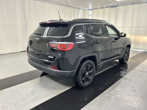 Used 2018 Jeep Compass Latitude w/ Popular Equipment Group AWD/4WD image 2