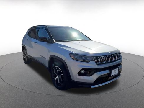Used 2025 Jeep Compass Limited image 3