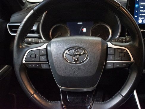 Used 2023 Toyota Highlander XSE AWD/4WD image 12