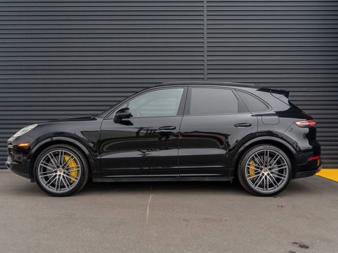 Used 2021 Porsche Cayenne Turbo S image 2