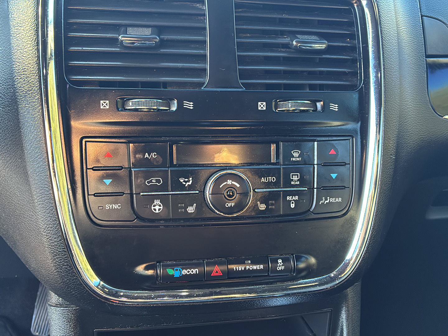 Used 2018 Dodge Grand Caravan GT FWD image 16