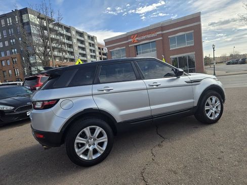 Used 2018 Land Rover Range Rover Evoque SE Premium image 11