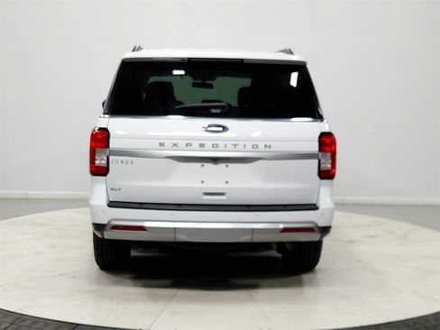 Used 2024 Ford Expedition XLT image 6