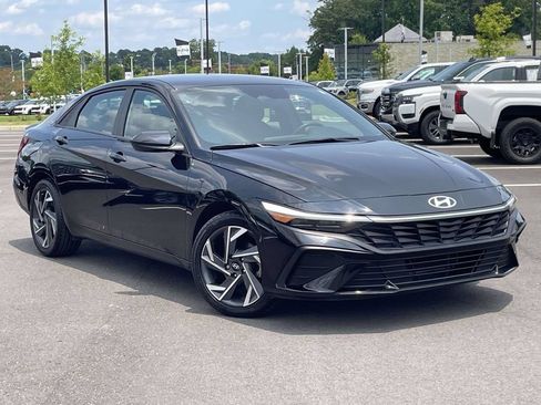 Certified 2025 Hyundai Elantra Sport FWD image 1