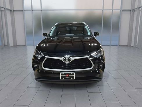 Certified 2024 Toyota Highlander XLE AWD/4WD image 3