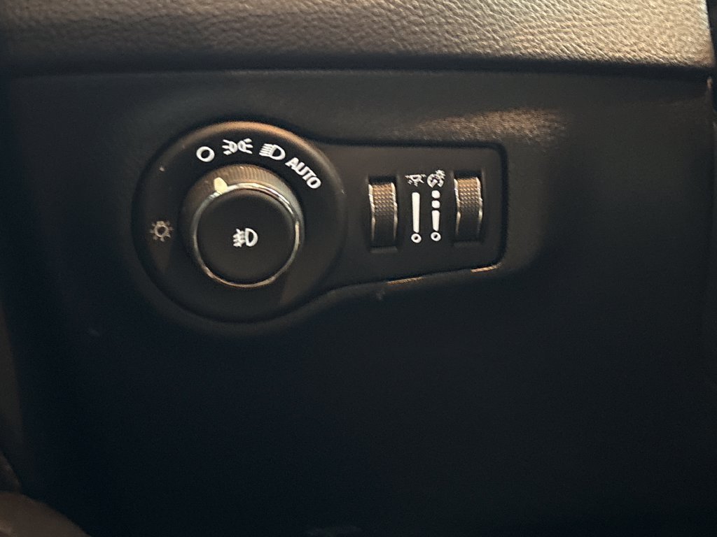 Used 2021 Jeep Compass Latitude w/ Sun and Sound Group FWD image 11