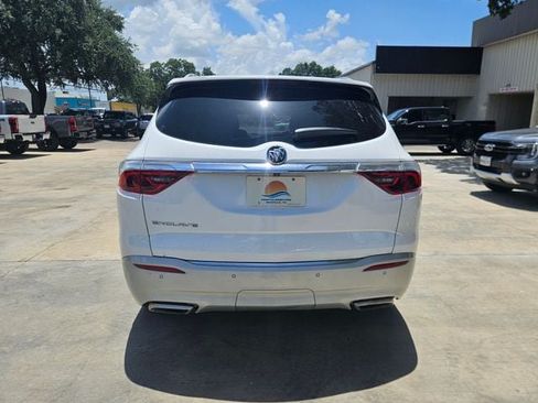 Used 2024 Buick Enclave Essence w/ Experience Buick Package FWD image 7