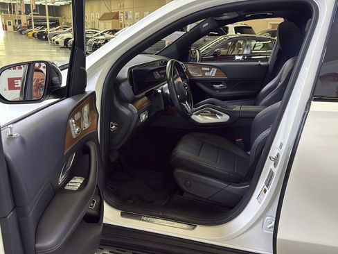 Used 2023 Mercedes-Benz GLE 450 4MATIC w/ AMG Line Exterior image 12