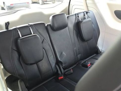 Used 2023 Chrysler Pacifica Touring-L FWD image 31