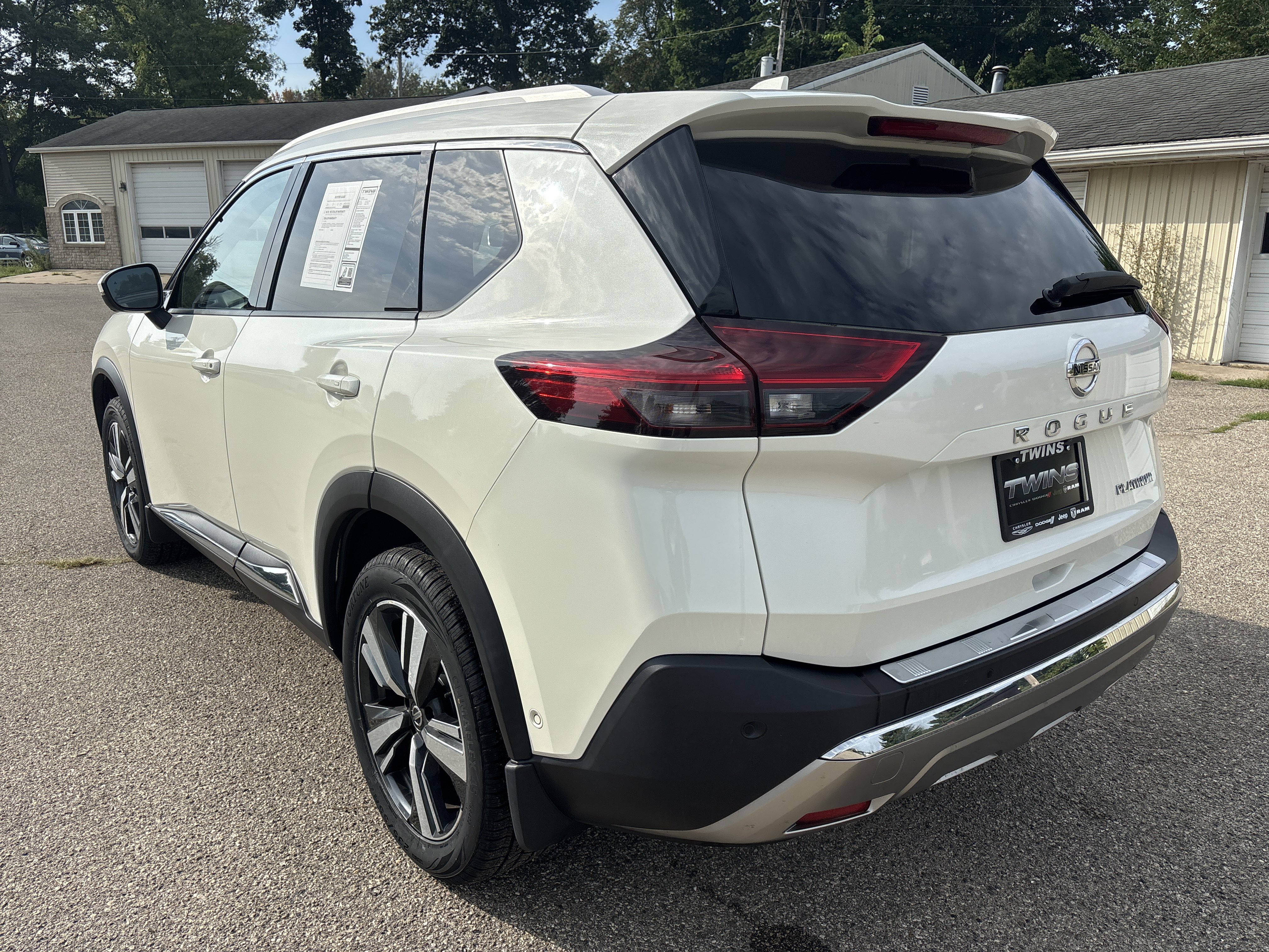Used 2021 Nissan Rogue Platinum FWD image 8