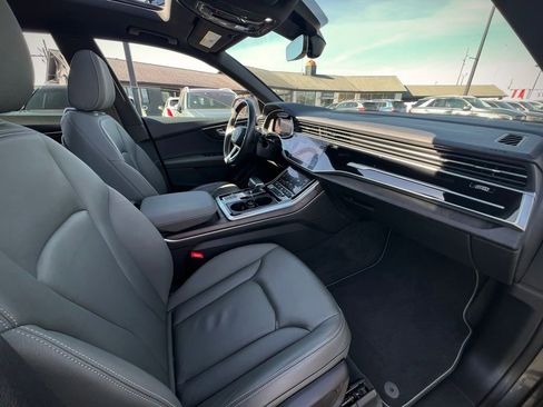 Used 2019 Audi Q8 Premium image 23