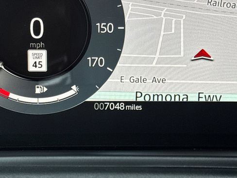 Certified 2026 Land Rover Range Rover Velar Dynamic SE AWD/4WD image 31