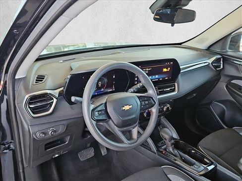 Used 2025 Chevrolet TrailBlazer LT FWD image 10
