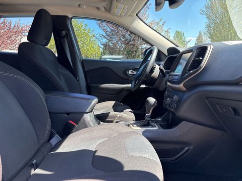 Used 2016 Jeep Cherokee Latitude w/ Comfort/Convenience Group AWD/4WD image 16