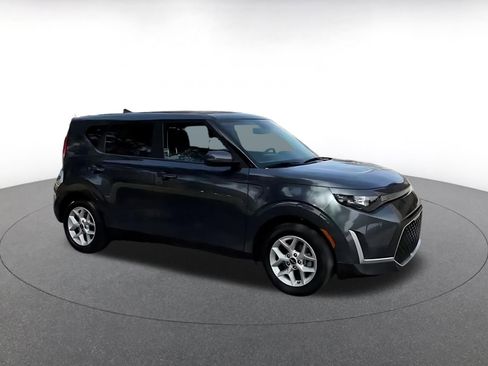 Used 2025 Kia Soul LX w/ LX Technology Package image 2