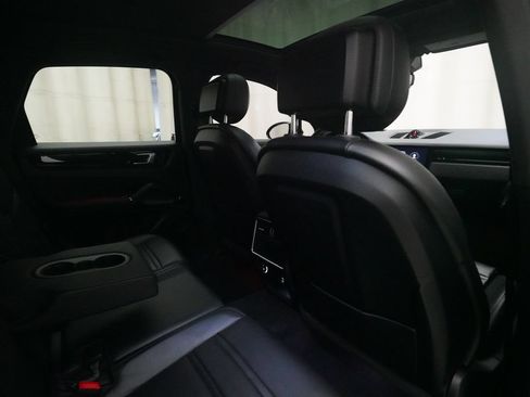 Certified 2022 Porsche Cayenne AWD/4WD image 28