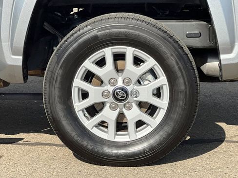 Certified 2025 Toyota Tacoma SR5 AWD/4WD image 28