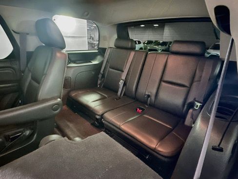 Used 2014 Cadillac Escalade Luxury RWD image 30