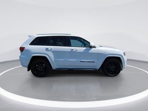 Used 2018 Jeep Grand Cherokee Altitude image 9