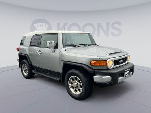 Used 2012 Toyota FJ Cruiser 4WD w/ Upgrade Pkg image 10