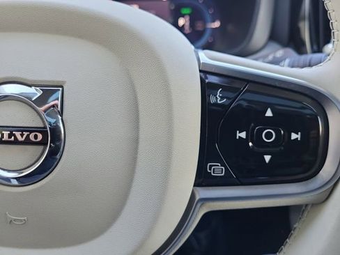 Used 2023 Volvo XC60 T8 Plus image 22