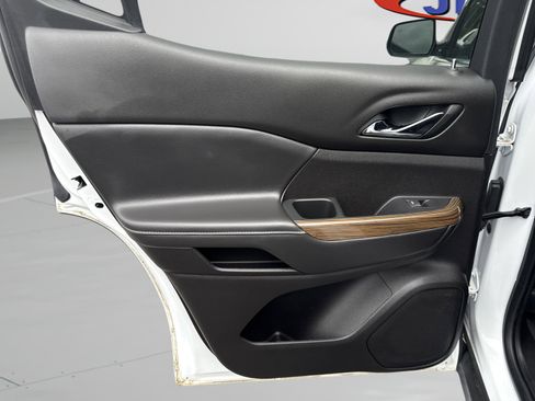 Used 2023 GMC Acadia SLE w/ Driver Convenience Package image 9