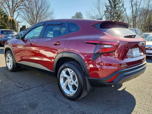 Used 2024 Chevrolet Trax LS w/ LS Convenience Package image 4