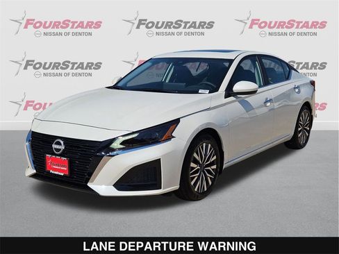 New 2025 Nissan Altima 2.5 SV image 9