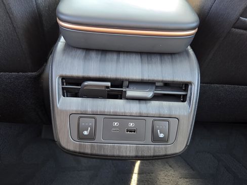 Used 2024 Nissan Ariya FWD image 13