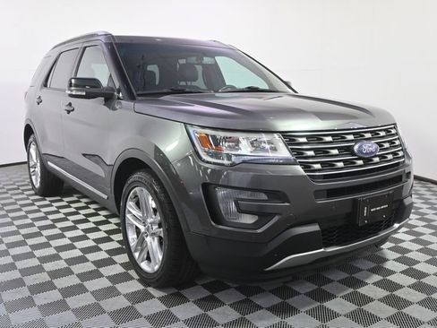 Used 2016 Ford Explorer XLT w/ Equipment Group 202A AWD/4WD image 8