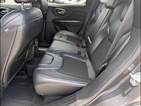 Used 2021 Jeep Cherokee Latitude Plus FWD image 8