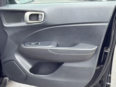 Used 2023 Hyundai Venue SE image 32