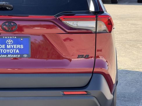 Used 2025 Toyota RAV4 XLE w/ Convenience Package FWD image 9