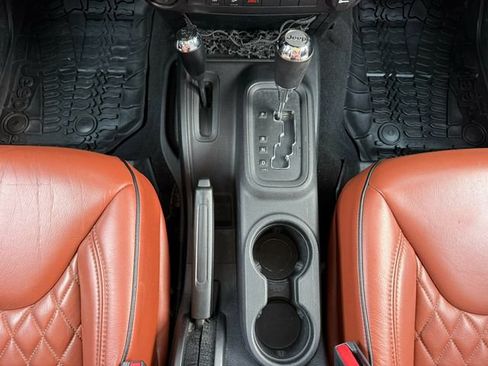 Used 2015 Jeep Wrangler Unlimited Sport w/ Quick Order Package 24S AWD/4WD image 24