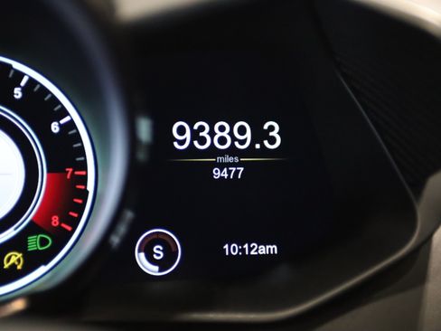 Used 2023 Aston Martin V8 Vantage Coupe RWD image 18