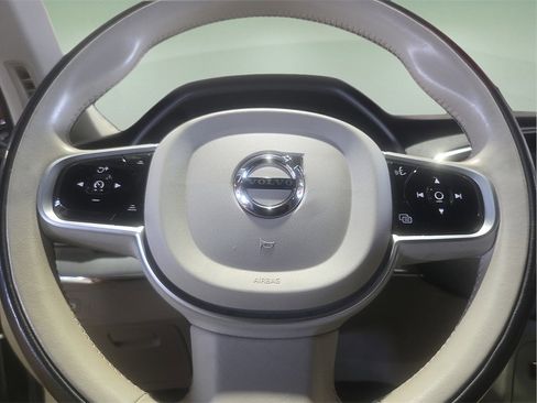 Used 2021 Volvo XC90 T5 Momentum w/ Climate Package image 25