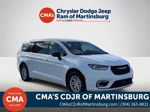 New 2026 Chrysler Pacifica Select image 1