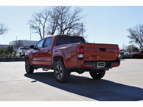 Used 2016 Toyota Tacoma SR5 image 3