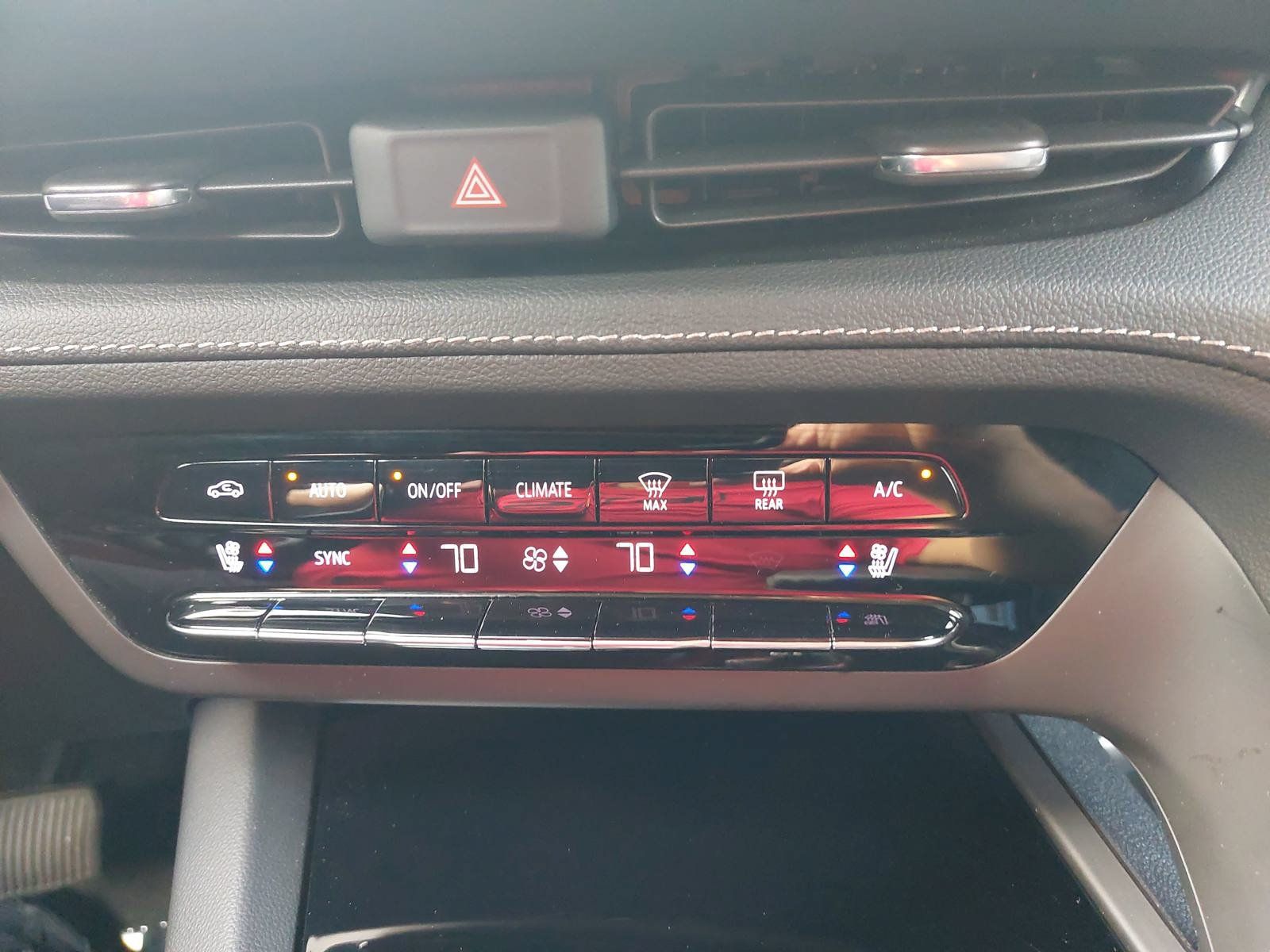 Used 2023 Buick Envision Avenir AWD/4WD image 21