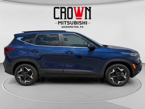 Used 2025 Kia Seltos EX AWD/4WD image 2