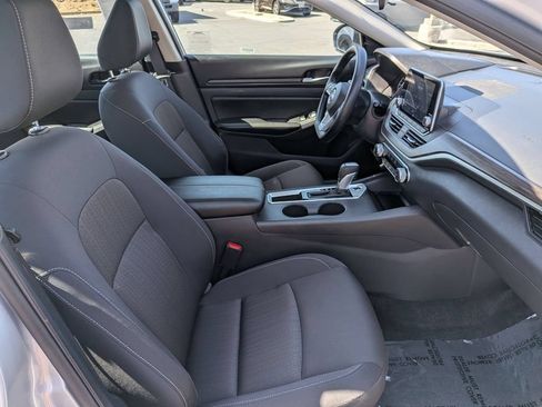 Used 2025 Nissan Altima 2.5 SV FWD image 30