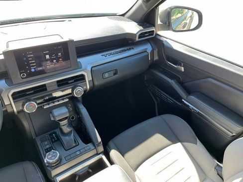 Used 2025 Toyota Tacoma TRD Off-Road image 16