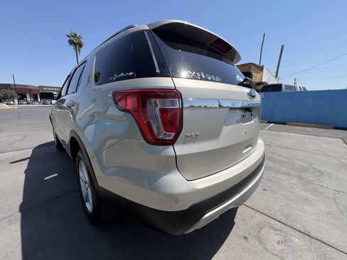 Used 2017 Ford Explorer XLT w/ Equipment Group 202A image 5
