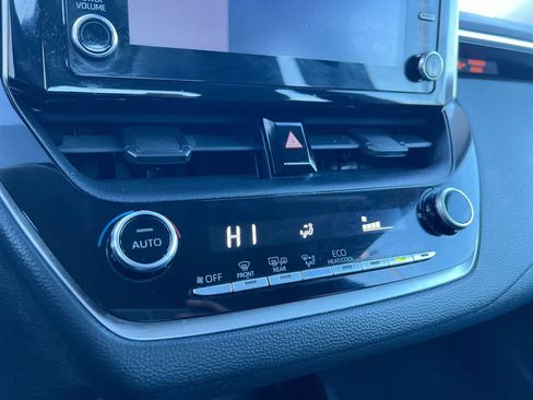 Used 2020 Toyota Corolla LE image 19