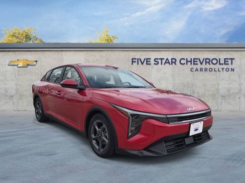 Used 2025 Kia K4 LXS image 1