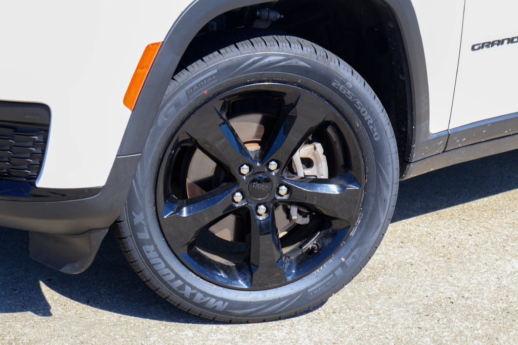 Used 2023 Jeep Grand Cherokee L Laredo RWD image 30